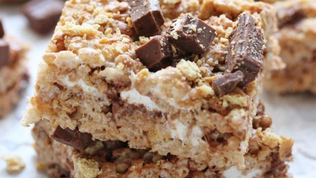 https://www.glampinlife.com/wp-content/uploads/2016/11/RiceKrispie-Smores_main-640x360.jpg