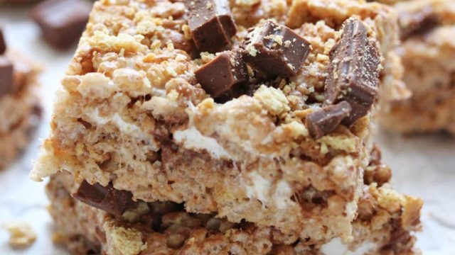 https://www.glampinlife.com/wp-content/uploads/2016/11/RiceKrispie-Smores_main-640x360.jpg