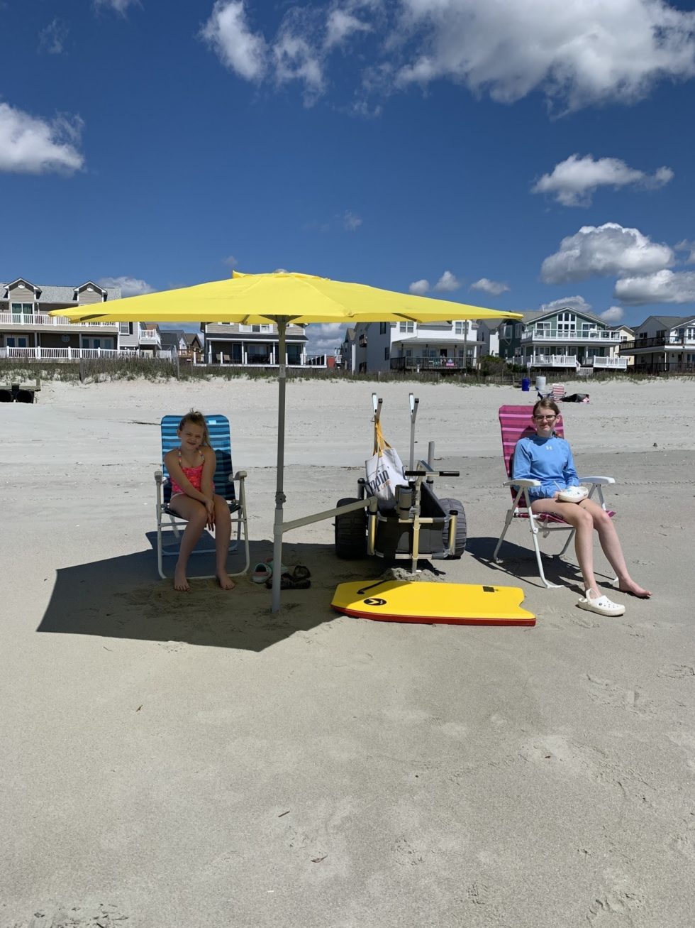 Connect umbrella to beach chair