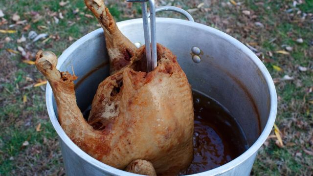 https://www.glampinlife.com/wp-content/uploads/2018/11/Cajun-Deep-fried-Turkey-640x360.jpg