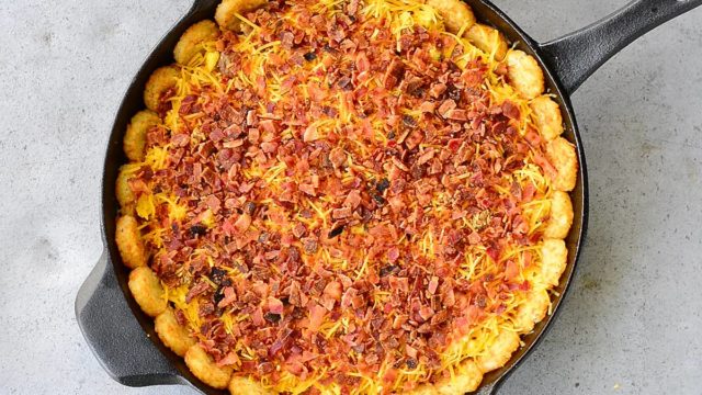 https://www.glampinlife.com/wp-content/uploads/2018/11/Tater-Tot-Breakfast-Pizza-Bacon_main-640x360.jpg