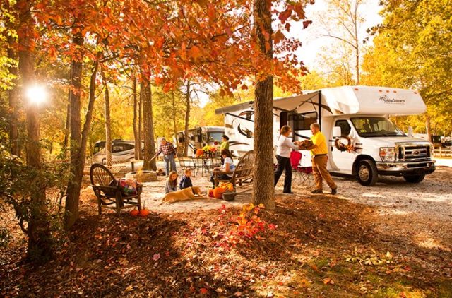 https://www.glampinlife.com/wp-content/uploads/2021/08/fall-camping-tips-640x422.jpg