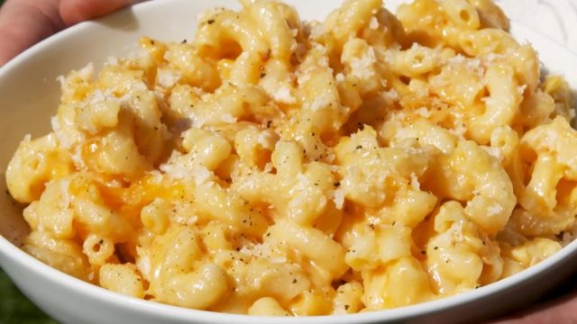 https://www.glampinlife.com/wp-content/uploads/2022/01/maccheese-delish-640x360.jpg