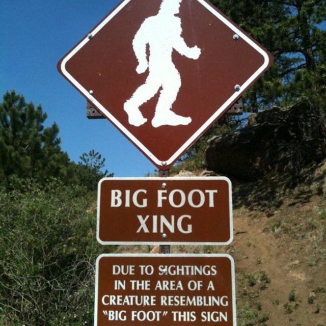 big foot xing sign